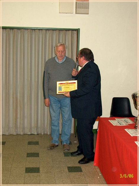 QUIDDOES Jean recois le diplôme de reconnaissance